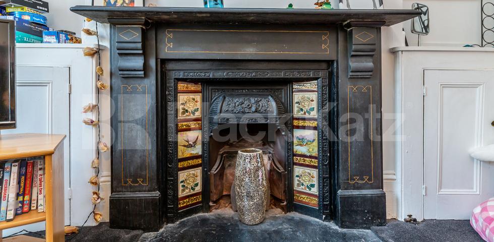 			NEW INSTRUCTION! , 3 Bedroom, 1 bath, 1 reception Flat			 Portnall Road, Queens Park